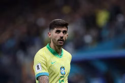 Barcelona để mắt năm trung vệ khi CLB tìm người thay thế Inigo Martinez