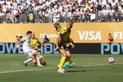 Hậu vệ Real Madrid từ chối AC Milan, quyết tâm giành vị trí