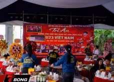 Đình Bắc Cùng Gia Đình Tri Ân Quê Nhà Với Hơn 100 Mâm Cỗ
