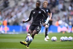 Tiền đạo Alexander Isak của Newcastle chỉ muốn gia nhập Liverpool