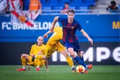 Thần đồng tiền vệ Barcelona thăng hạng thay Pedri, gây sốt Premier League – Romano