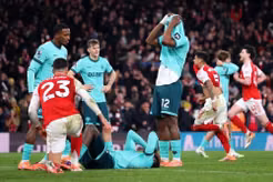 Bàn thua phản lưới nhà ‘kỳ lạ’ của Wolves không che giấu được cơn thịnh nộ của Mikel Arteta trước ‘thói quen tồi tệ’ của Arsenal