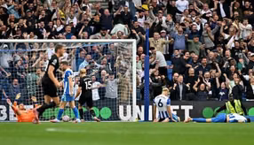 Tottenham giành 1 điểm nghẹt thở