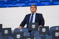 Joan Laporta động viên đội bóng Barcelona sau thất bại đau lòng trước Real Madrid