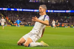 Tottenham áp đảo Copenhagen với Van de Ven dẫn đầu cuộc tấn công Champions League