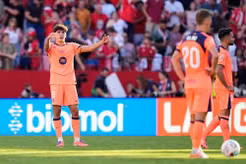 Barcelona thua đậm Sevilla: Tử huyệt phòng ngự, Rashford cô đơn