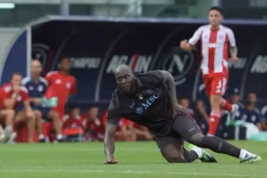 Napoli cân nhắc mua thêm tiền đạo sau chấn thương dài hạn của Lukaku