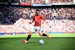 Vì sao Man United có thể buộc phải bán Bruno Fernandes – Bayern và PSG vào cuộc đua giành chữ ký