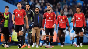 Man Utd thảm bại trước Man City - Khi những con số nói dối