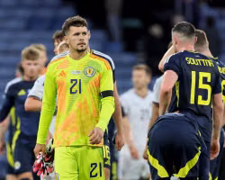 Iceland hạ nhục Scotland
