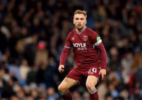 West Ham United Quyết Không Bán Ngôi Sao 29 Tuổi Dù Giá Nào: Tại Sao Đây Là Quyết Định Đúng Đắn?