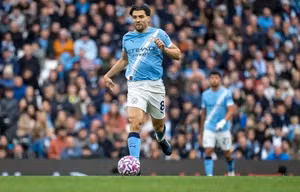 Pep Guardiola bày tỏ sự nghi ngờ về tình trạng thể lực của Manchester City trước các trận đấu với Borussia Dortmund và Liverpool