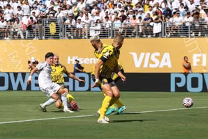 Hậu vệ Real Madrid từ chối AC Milan, quyết tâm giành vị trí