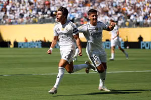Hậu vệ Real Madrid từng bên bờ rời đi nay thành mảnh ghép quan trọng trong kế hoạch của Xabi Alonso