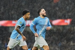 Rayan Cherki thể hiện tiềm năng siêu sao khi Man City dễ dàng vào bán kết Carabao Cup