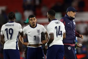 Đội tuyển Anh bị đè bẹp và la ó khi Senegal phơi bày những điểm yếu Tuchel phải khắc phục