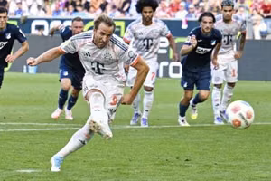 Kane lập cột mốc sút phạt đền, Bayern thắng dễ Hoffenheim