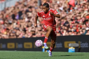 Rio Ngumoha là ai? Thần đồng tuổi teen của Liverpool sẵn sàng tỏa sáng tại Ngoại hạng Anh