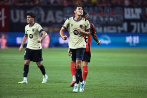 Barca cân nhắc gia hạn hợp đồng thêm một năm với trụ cột phòng ngự 29 tuổi