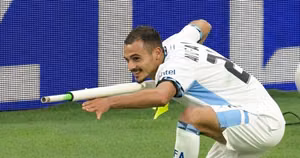 TIN NHANH 18H (UEFA Nations League): Thẻ đỏ hy hữu vì ăn mừng bằng cột cờ góc tại Nations League