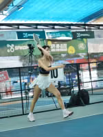 Nhan sắc và outfit táo bạo của hot girl khiến sân pickleball “nóng rực”