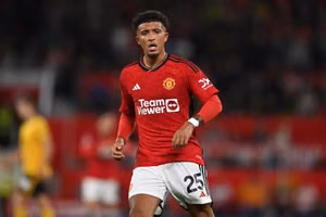Juventus tụt lại phía sau Napoli trong cuộc đua giành Jadon Sancho của Man United
