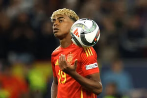 Lamine Yamal đạt được ý nguyện - gặp Neymar và chơi bóng đá bãi biển 📹 