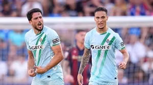 Antony tả xung hữu đột, Betis ngược dòng giành 1 điểm