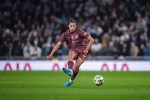 “Chúng tôi đã mượn anh ấy” – HLV xác nhận bản hợp đồng từ Manchester City