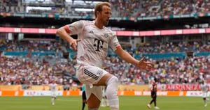 Harry Kane quá hay, PSG nên dè chừng
