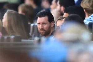 Messi không nghĩ đến việc trở lại Barcelona do mối quan hệ rạn nứt với ban lãnh đạo.