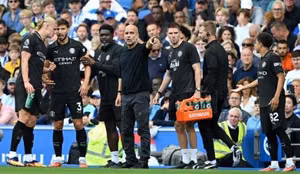 Pep Guardiola khởi đầu chật vật cùng Man City