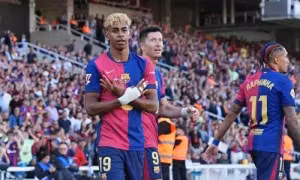 Yamal lại lập siêu phẩm trong trận đấu Barca thua 2-3 trên sân nhà