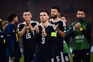 Scotland thua Hy Lạp nhưng Belarus gây sốc với Đan Mạch, giữ kịch tính cho bảng đấu vòng loại World Cup