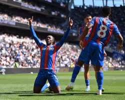Crystal Palace trừng phạt Tottenham