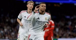 Real Madrid 4-1 Sevilla: Mbappé rực sáng cứu ghế Mourinho