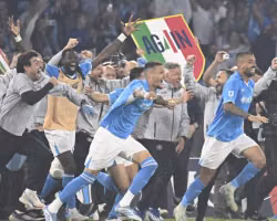 Napoli đoạt Scudetto Serie A nhờ siêu phẩm của Scott McTominay đánh bại Cagliari