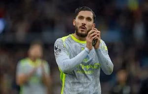 Pep Guardiola tiết lộ lý do ngôi sao 34 triệu bảng của Manchester City phải ngồi dự bị trước Aston Villa
