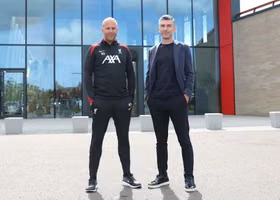 Liverpool được khuyên nên ký hợp đồng với hậu vệ 'dày dặn kinh nghiệm' vào tháng Giêng