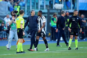 Juventus xử phạt nội bộ Kalulu vì hành vi thẻ đỏ tai hại