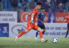 HLV Kim Sang-sik liên tiếp nhận tin vui