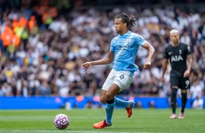 Juventus lên kế hoạch tiếp cận chuyển nhượng năm 2026 cho hậu vệ Manchester City đoạt cú ăn ba