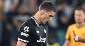 Tương lai Vlahovic ở Juventus bất định, Chelsea và MU chờ thời cơ