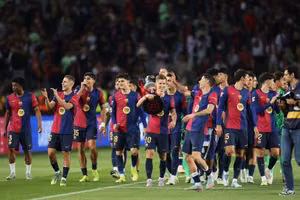Cầu thủ và nhân viên Barcelona sắp nhận thưởng lớn sau cú ăn ba nội địa