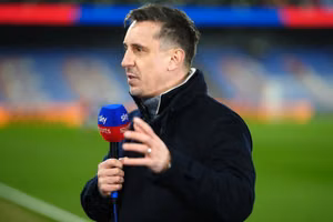 Nottingham Forest cấm Gary Neville tham dự trận đấu cuối, Sky Sports buộc phải thay đổi kế hoạch