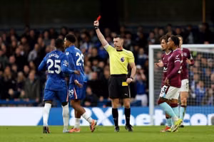 Vì sao Chelsea liên tục rơi điểm tại Stamford Bridge?