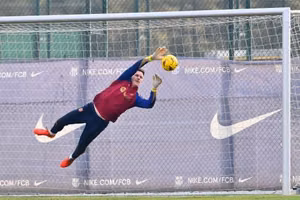 Câu chuyện về mối quan hệ sóng gió giữa trụ cột Barcelona với Hansi Flick