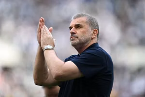 Ange Postecoglou rời Tottenham trong vinh quang nhưng sa thải ông là quyết định hợp lý
