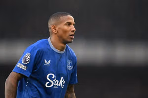 Ashley Young rời Everton vào hè cùng loạt trụ cột hết hợp đồng cuối mùa