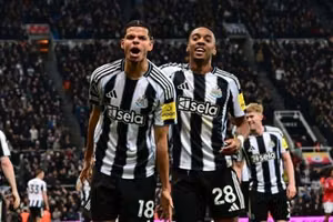 MU 1 - 2 Newcastle: Phép màu của Carrick hết hiệu nghiệm